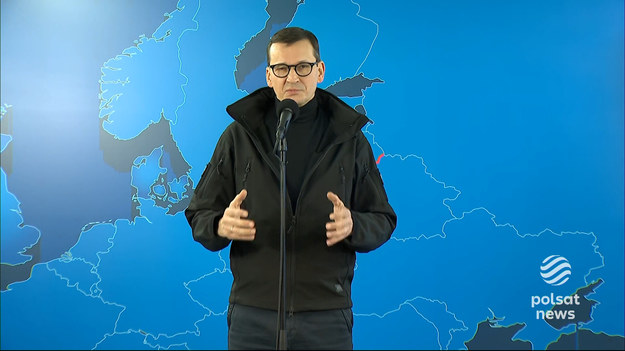 Sytuację na froncie walki z pandemią premier Mateusz Morawiecki przedstawia jednoznacznie: „Ten stan przedstawia się niedobrze. Można powiedzieć bardzo niedobrze”.Lewica złożyła projekt ustawy o obowiązkowych szczepieniach dla wszystkich, pod karą grzywny. Rządzący obowiązkowych szczepień nie chcą, ale premier przyznaje, że pewne decyzje trzeba podjąć. Mówi o rozważeniu obostrzeń w niektórych miejscach dla osób niezaszczepionych. Ostateczne decyzje rządu poznamy do środy. Materiał dla „Wydarzeń” przygotował Marcin Fijołek.