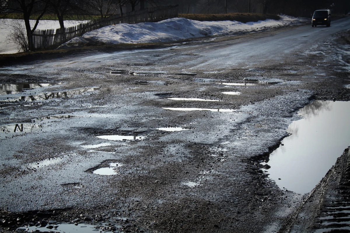 11 osób zginęło, a osiem zostało rannych w zderzeniu ciężarówki z busem pasażerskim we wtorek rano w obwodzie czernihowskim na północy Ukrainy - poinformowała ukraińska państwowa służba ds. sytuacji nadzwyczajnych.