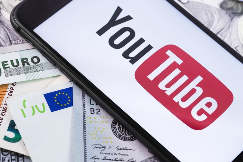 Każdego nowego dnia swoje sankcje na Rosję i Białoruś nakładają coraz to nowi giganci ze świata globalnego internetu. Tym razem rosyjskie kanały zablokował serwis YouTube. Władze Rosji boleśnie odczuły tę akcję, bo oznacza ona koniec światowej propagandy reżimu Putina.