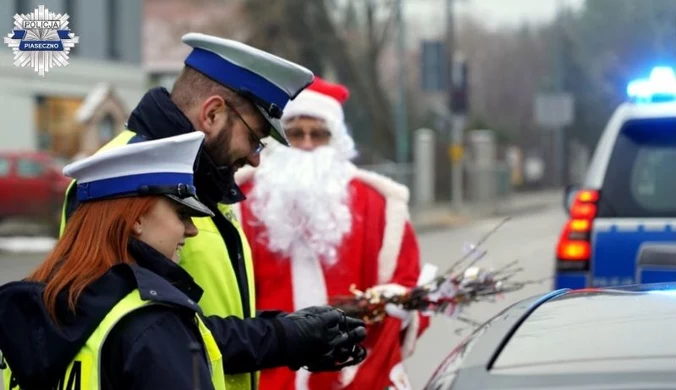 Mazowieckie: Mikołajkowy patrol drogówki. Policjantom towarzyszył Święty Mikołaj