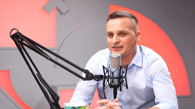 W 17. odcinku programu "Studio Ekstraklasa" gośćmi Sebastiana Staszewskiego byli Arkadiusz Radomski i Sławomir Peszko. Ekspert sędziowski Łukasz Rogowski za pośrednictwem wideorozmowy wspominał o kontrowersjach, które były w ostatniej kolejce. 


W każdym odcinku eksperci podsumowują najciekawsze wydarzenia kolejki PKO Bank Polski Ekstraklasy. Oglądaj w poniedziałki o 20:00 NA ŻYWO w Interii! Partnerem projektu jest PKO Bank Polski.