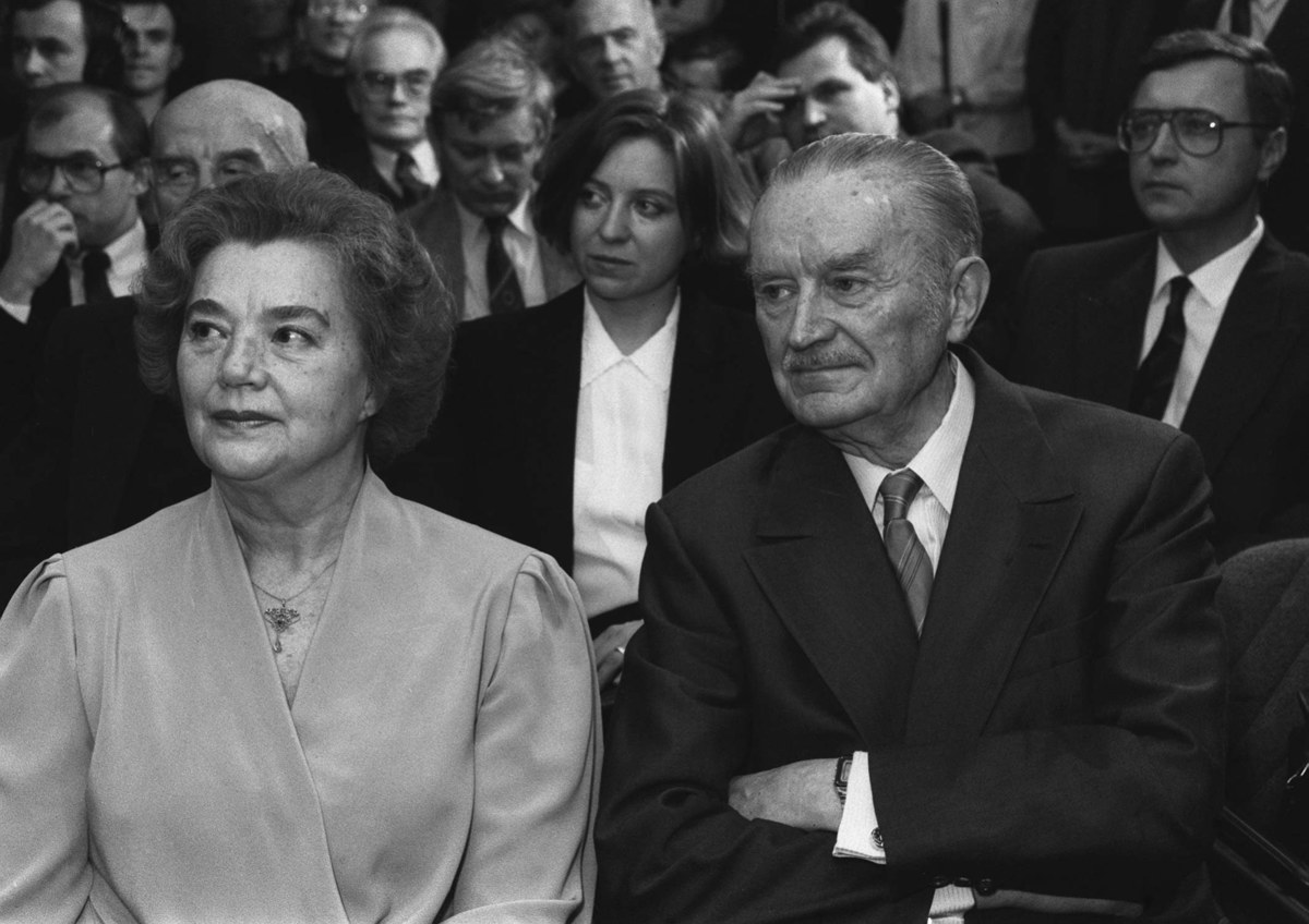 Zamordowany niemal 30 lat temu premier PRL Piotr Jaroszewicz mógł narazić się gen. Czesławowi Kiszczakowi i gen. Wojciechowi Jaruzelskiemu - wynika z zeznań, które złożył w procesie dotyczącym tego zabójstwa syn ofiary Andrzej Jaroszewicz.