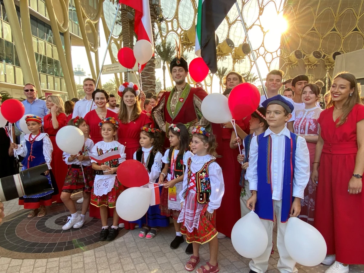 Koncerty chopinowskie, muzyka popularna, spotkania biznesowe, biało-czerwone barwy, warsztaty m.in. z rękodzieła, a także oficjalne spotkania polskiej delegacji rządowej oraz Zjednoczonych Emiratów Arabskich - tak wyglądał Polski Dzień na Expo w Dubaju.