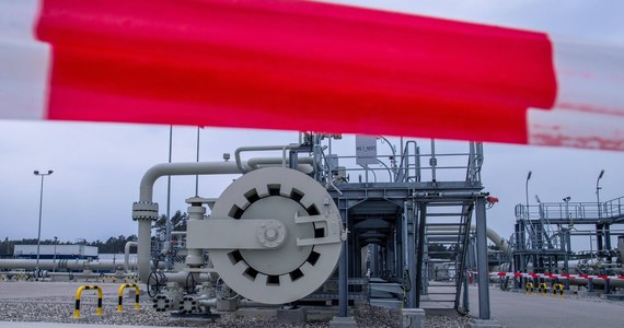 ​Stany Zjednoczone będą naciskały na Niemcy, by wstrzymać gazociąg Nord Stream 2, jeśli Rosja ponownie zaatakuje Ukrainę - wynika z dokumentów, do których dotarł "Bloomberg". Agencja Reutera z kolei podała, powołując się na amerykańskich kongresmenów, że w tej sprawie USA porozumiały się już z Niemcami.