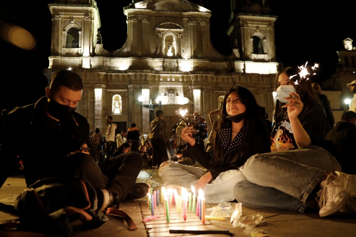 Blisko 70 osób zaraziło się koronawirusem w Maladze w Hiszpanii podczas imprezy zorganizowanej z okazji zbliżających się świąt Bożego Narodzenia. Zarażeni to pracownicy tamtejszego szpitala. 