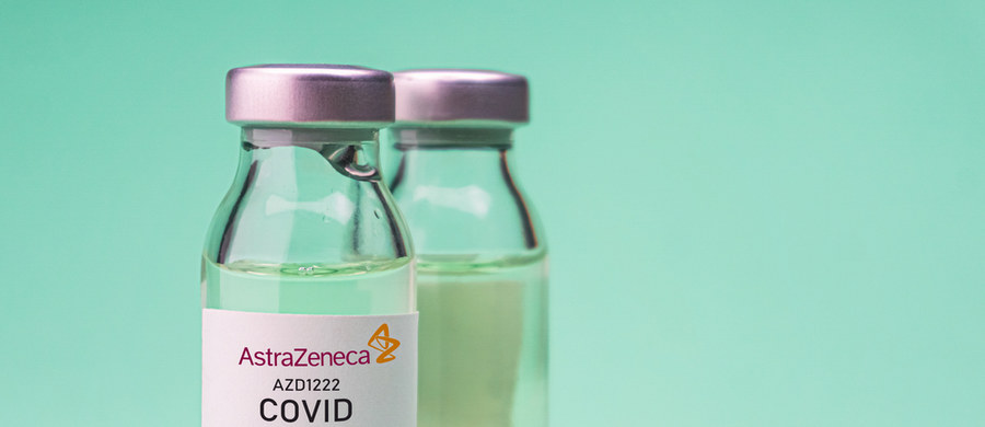 Odkryto prawdopodobny mechanizm, który odpowiada za sporadyczne zakrzepy krwi u niektórych osób, które przyjęły szczepionkę AstraZeneca przeciw koronawirusowi. Specjaliści są jednak zgodni, że korzyści płynące ze szczepienia nadal przewyższają związane z nim ryzyko, bo to Covid-19 stanowi znacznie większe ryzyko powstawania zakrzepów krwi niż zastrzyk preparatem AstraZeneca. 