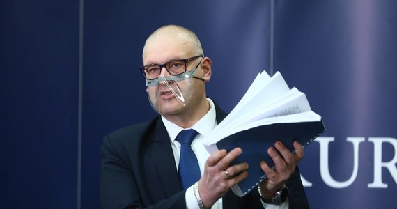 Prokurator Krajowy Bogdan Święczkowski jest rozważany przez Zjednoczoną Prawicę jako kandydat na sędziego Trybunału Konstytucyjnego - ustalili nieoficjalnie reporterzy RMF FM. Śledczego rekomenduje na to stanowisko Solidarna Polska. Ugrupowanie Zbigniewa Ziobry uważa, że to właśnie ono powinno tym razem wskazać nowego sędziego Trybunału.