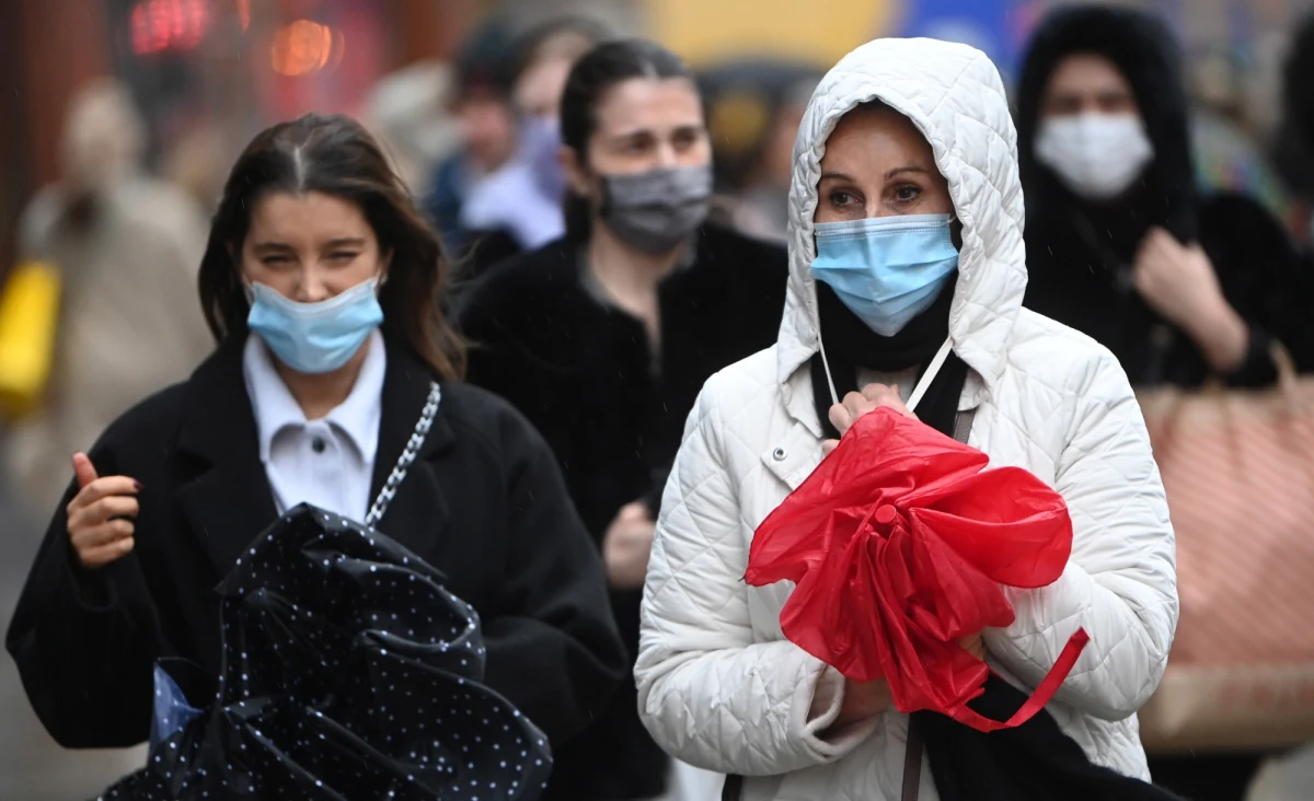 Wariant koronawirusa Omikron wykryto już w 57 państwach na świecie - poinformowała Światowa Organizacja Zdrowia (WHO). Przypadki nowej mutacji zdiagnozowano m.in. w Czechach i Niemczech - wynika z gromadzącej dane o genomie SARS-CoV-2 bazy GISAID, na którą powołuje się WHO. 