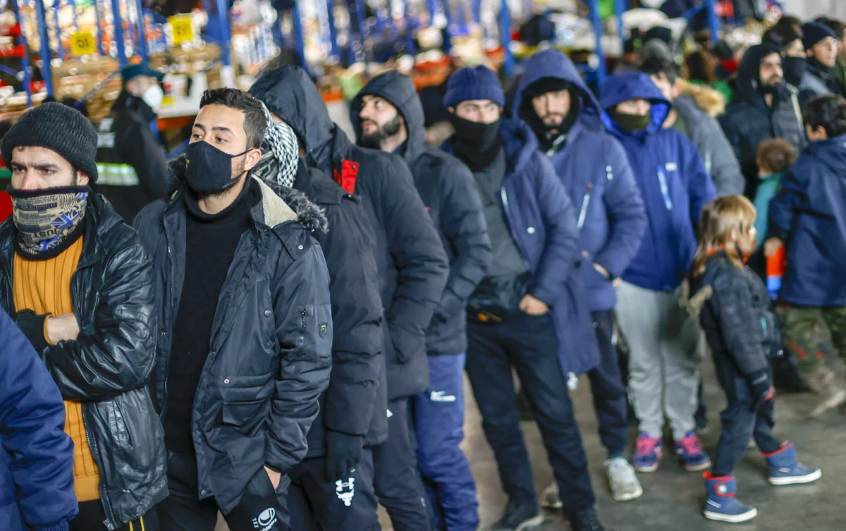 "Prosiłem pana prezydenta o konsensus humanitarny (w kwestii migrantów na granicy), którego jestem zwolennikiem, zwłaszcza w sytuacji, kiedy przyszedł mróz” – mówił w Popołudniowej rozmowie w RMF FM Michał Gaweł, prezes Fundacji Dialog, świeżo po spotkaniu z Andrzejem Dudą. Tłumaczył, że w konsensusie chodzi o to, by "do zakończenia budowy trwałego ogrodzenia na granicy nie było takiej sytuacji, że straż graniczna lub polskie służby odprowadzają lub push backują migrantów”. Gaweł podkreślił, że prezydent podziela „twarde stanowisko rządu”, że granicę należy chronić, ale do samej kwestii konsensusu się nie odniósł. „Bardzo pozytywnie wyrażał się o działalności polskich służb, ale też mówił o tym, że nie wyobraża sobie, by osoby słabe były odstawiane przez polskie służby” – powiedział. 