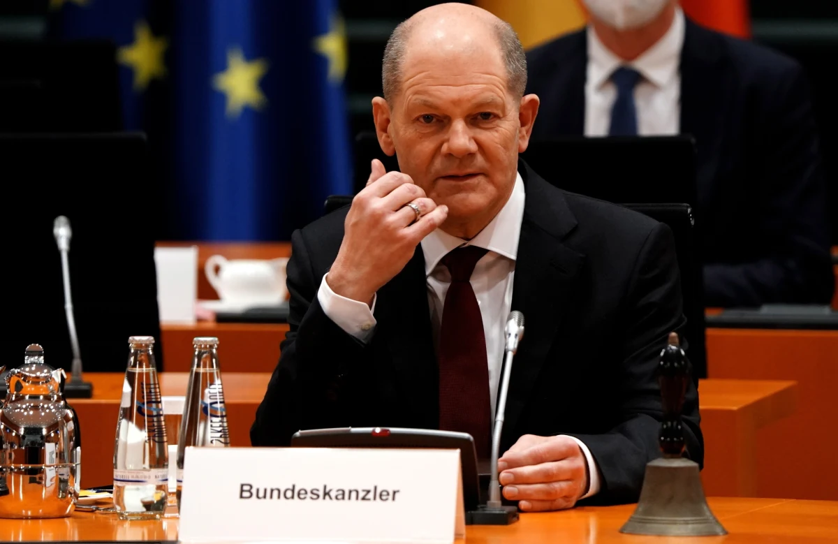 Nowy kanclerz Niemiec Olaf Scholz w swoim pierwszym wywiadzie po zaprzysiężeniu powiedział, że Berlin może użyć kwestii zezwolenia na uruchomienie Nord Stream 2 jako formy nacisku na Rosję. Do takich kroków władze Niemiec mogą się posunąć, jeśli Kreml zdecyduje zaatakować Ukrainę.

