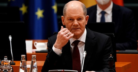 Nowy kanclerz Niemiec Olaf Scholz w swoim pierwszym wywiadzie po zaprzysiężeniu powiedział, że Berlin może użyć kwestii zezwolenia na uruchomienie Nord Stream 2 jako formy nacisku na Rosję. Do takich kroków władze Niemiec mogą się posunąć, jeśli Kreml zdecyduje zaatakować Ukrainę.
