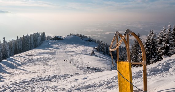 Austriackie służby meteorologiczne ostrzegają przed opadami śniegu, które mogą się zacząć w środę wieczorem. W czwartek natomiast może spaść od 10 cm śniegu w Wiedniu do nawet 70 cm w rejonie Alp Karnickich. Mogą to być największe opady od 10 lat - informuje "Kurier". 