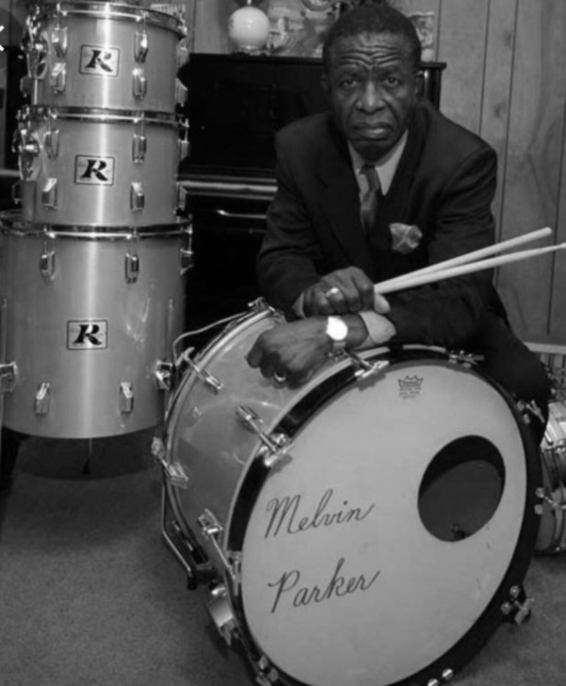 Melvin Parker, utytułowany perkusista, najbardziej znany z zespołu "Ojca Chrzestnego Soulu" Jamesa Browna, zmarł w wieku 77 lat. Muzyk pojawił się na najsłynniejszych piosenkach Browna, m.in. "Papa's Got A Brand New Bag", "I Got You (I Feel Good)" i "Get Up Offa That Thing".