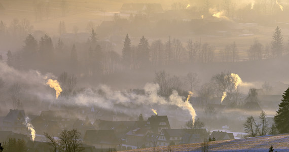Nowy Targ według Polskiego Alarmu Smogowego (PAS) to miasto, w którym odnotowywane jest największe zanieczyszczenie powietrza w całej Unii Europejskiej. Wśród najbardziej zanieczyszczonych smogiem znalazły się także uzdrowiska: Goczałkowice-Zdrój i Rabka-Zdrój, za to w zestawieniu nie ma już Krakowa.