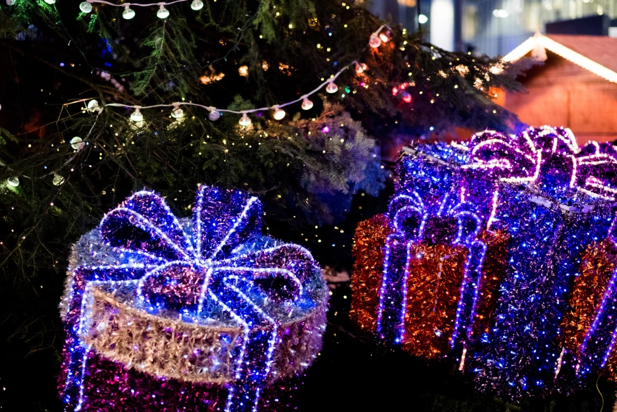 Urząd Ochrony Konkurencji i Konsumentów radzi, by przed zakupem prezentów sprawdzić możliwość ich zwrotu lub wymiany. Kupując w internecie mamy 14 dni na zwrot towaru, w sklepach stacjonarnych  możliwość zwrotu zależy od polityki sklepu.