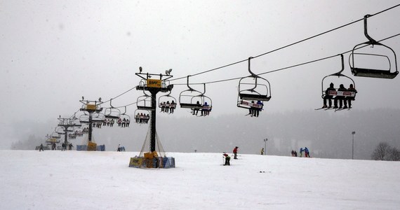 ​W sobotę ruszą wyciągi narciarskie Polskich Kolei Linowych (PKL) na Gubałówce w Zakopanem oraz Górze Żar w Międzybrodziu Żywieckim. W grudniu PKL planuje uruchomić trasy narciarskie we wszystkich swoich ośrodkach, w tym na Kasprowym Wierchu.