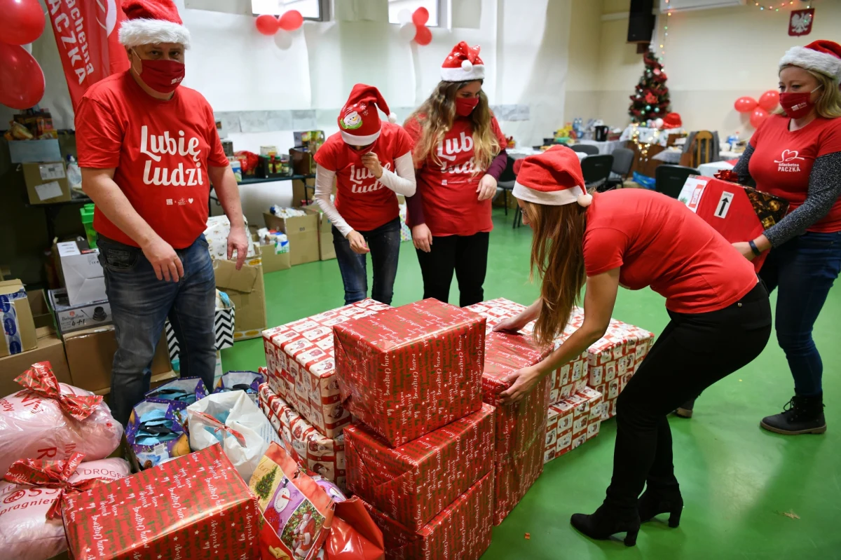 Trwa Weekend Cudów Szlachetnej Paczki. Przez miesiące wolontariusze docierali do tysięcy osób i rodzin z całej Polski: do opuszczonych, samotnych, dotkniętych nagłą tragedią. W ostatnich tygodniach dla nich wszystkich udało się znaleźć darczyńców. Ważną pomoc otrzyma ponad 17 tys. rodzin.