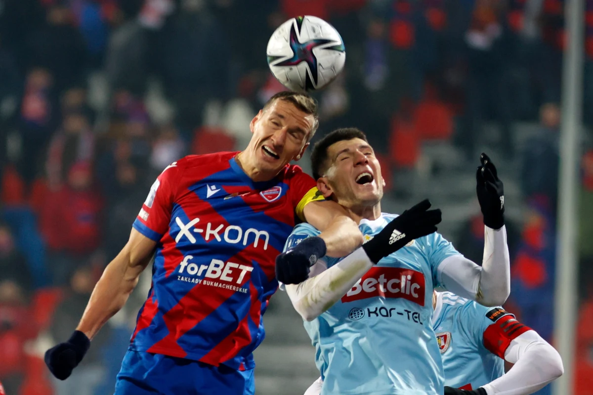 Piłkarzom Piasta Gliwice nie udało się wywieźć z Częstochowy chociażby punktu, mimo że przez ponad 90 minut utrzymywał się wynik bezbramkowy. Ostatnia akcja meczu dała jednak zwycięskie trafienie gospodarzom.