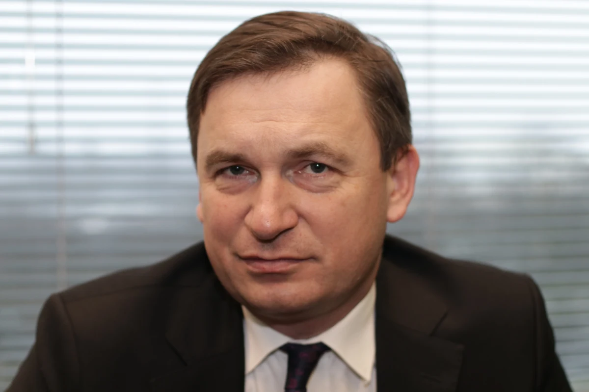 „Na pewno gdybyśmy na początku 2020 roku, powiedzmy w styczniu, bardzo łagodnie nawet podnieśli stopy, to dzisiaj bylibyśmy komunikacyjnie w łatwiejszej sytuacji, bo moglibyśmy wiarygodnie mówić: 'Takie są normalne czasy, rośnie inflacja, to reagujemy'. Wtedy nie zareagowaliśmy, dlatego - między innymi - wydaje się, że ten cykl podwyżek, w pewnym sensie jest to jednak cykl, musieliśmy rozpocząć. To jest bezprecedensowe zacieśnienie polityki pieniężnej, bo jednak jesteśmy po trzech dosyć istotnych podwyżkach (stóp procentowych – przyp. RMF FM), kolejne przed nami, ale wyjścia nie mamy, bo inflacja naprawdę jest wysoka i co ważne oczekiwania inflacyjne są również wysokie” – stwierdził w rozmowie z Krzysztofem Ziemcem w RMF FM profesor Wydziału Ekonomii Uniwersytetu Warszawskiego i członek Rady Polityki Pieniężnej Łukasz Hardt.