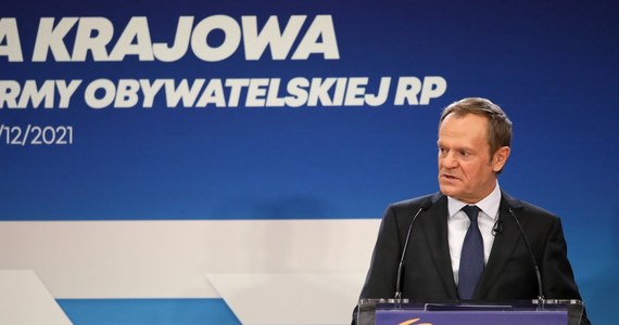 Zabezpieczenie wyborów przed fałszerstwem to jeden z głównych celów, jakie Donald Tusk stawia przed swoją partią. W trakcie Rady Krajowej Platformy Obywatelskiej były premier zapowiedział też serię kongresów, na których ma się wykluć nowy program wyborczy PO. Tusk zapowiedział współpracę z partiami opozycyjnymi i zarzucił rządzącym, że w dobie dramatów Polaków abdykowali. PO wybrała też nowych wiceprzewodniczących partii.