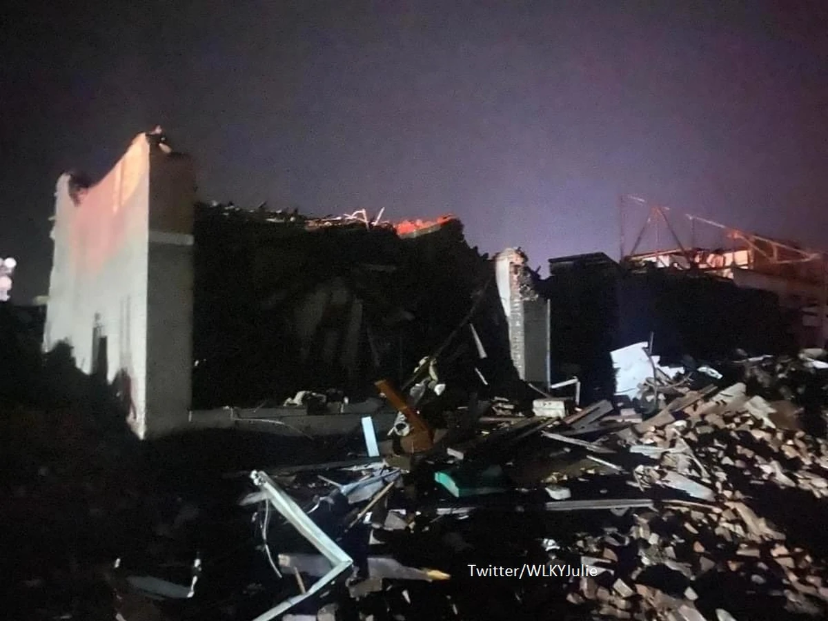 W tornadach, jakie nawiedziły środkową część Stanów Zjednoczonych w nocy z piątku na sobotę, mogło zginąć nawet 50 osób - podał w sobotę "Washington Post". Gazeta cytuje wypowiedź gubernatora stanu Kentucky Andy'ego Besheara, który ocenił, że bilans może być jeszcze wyższy.