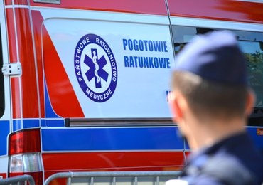 Wypadek karetki w Płocku. Trzy osoby ranne