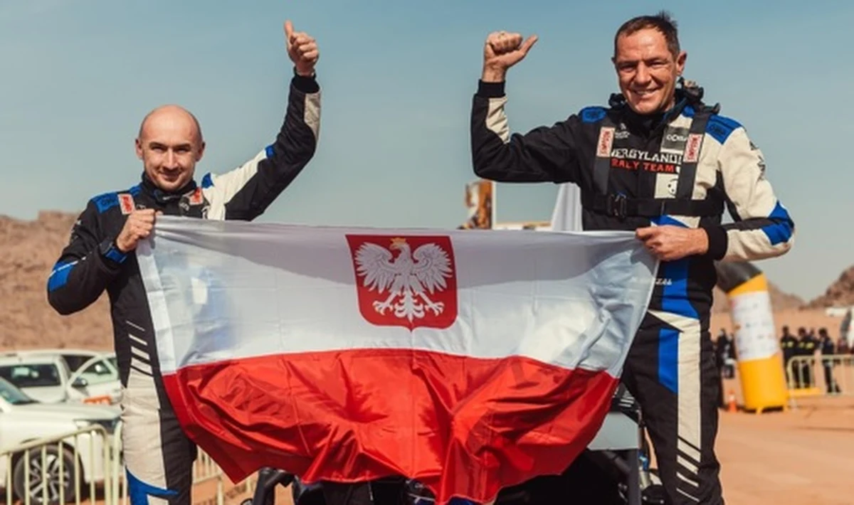 Cobant Energylandia Rally Team zadebiutował na trasach Hail International Rally w Arabii Saudyjskiej, aby przygotować się przed najważniejszym rajdem w roku - Rajdem Dakar, który właśnie w tym kraju wystartuje już za niecałe trzy tygodnie. Bracia Goczał wraz ze swoimi pilotami mogą pochwalić się bardzo dobrymi rezultatami - podczas czterech etapów rajdu te dwie załogi praktycznie nie schodziły z etapowych podiów.