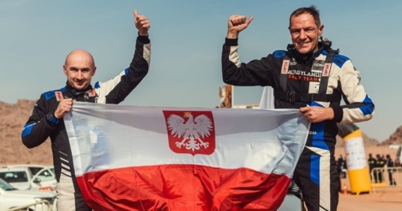 Cobant Energylandia Rally Team zadebiutował na trasach Hail International Rally w Arabii Saudyjskiej, aby przygotować się przed najważniejszym rajdem w roku - Rajdem Dakar, który właśnie w tym kraju wystartuje już za niecałe trzy tygodnie. Bracia Goczał wraz ze swoimi pilotami mogą pochwalić się bardzo dobrymi rezultatami - podczas czterech etapów rajdu te dwie załogi praktycznie nie schodziły z etapowych podiów.