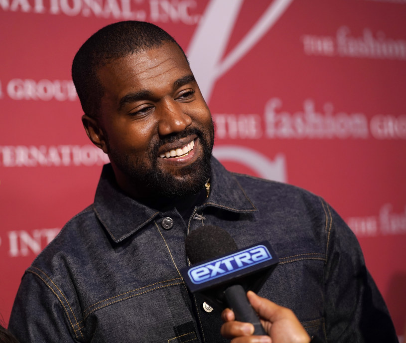 Kanye West z każdym wywiadem coraz bardziej szokuje opinię publiczną. Raper niedawno pogodził się z Drakem, a także apelował do Kim Kardashian, by ratowali swoje małżeństwo. Teraz obwieścił, że zamieni każdy ze swoich domów w kościoły! Chce w ten sposób stworzyć komunę artystyczną. 