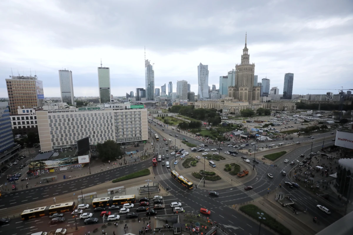 Kolegium Instytutu Pamięci Narodowej wyraża zdecydowany protest wobec podjętej próby zmiany nazwy Ronda Romana Dmowskiego w Warszawie - wskazał Instytut w opublikowanym w sobotę oświadczeniu. Według IPN, zmiana nazwy "byłaby haniebnym gestem wymierzonym we wszystkich polskich patriotów".