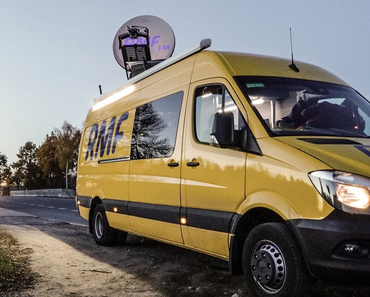 Radio RMF FM nie zapomina o najważniejszych momentach najnowszej historii Polski. W poniedziałek 13 grudnia przypada 40. rocznica wprowadzenia stanu wojennego. Tego dnia nadane zostaną specjalne wydania Faktów RMF FM realizowane na żywo jednocześnie ze studia w Krakowie i miejsc najważniejszych wydarzeń związanych z rocznicą. Cykl multimediów poświęconych rocznicy zostanie opublikowany na RMF24.pl.