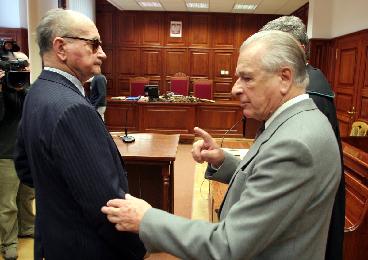 W 2007 roku Instytut Pamięci Narodowej skierował do sądu akt oskarżenia przeciwko autorom stanu wojennego - objął nim w sumie dziewięć osób. Chodziło o członków Wojskowej Rady Ocalenia Narodowego, utworzonej w nocy z 12 na 13 grudnia 1981 roku, i członków Rady Państwa. Część oskarżonych nie doczekała jednak wyroku. 