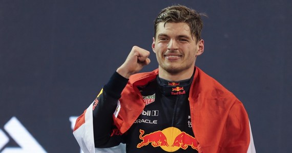 Max Verstappen (Red Bull) został po raz pierwszy w karierze mistrzem świata Formuły 1. Holender wygrał kończący sezon wyścig w Abu Zabi, odbierając na ostatnim okrążeniu prowadzenie broniącemu tytułu Brytyjczykowi Lewisowi Hamiltonowi (Mercedes).
