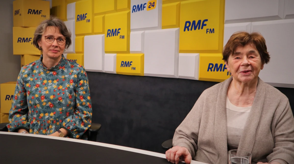 "Nasze mieszkanie było jednym z pierwszych w Warszawie, do których weszła milicja. Prawdopodobnie ze względu na to, że rodzice zajmowali się Biurem Interwencji, czyli instytucją, która mogłaby zainterweniować, coś zrobić, czyli ubecy chcieli to czym prędzej obezwładnić" - tak Agnieszka Romaszewska wspominała w Porannej rozmowie w RMF FM początek stanu wojennego. Agnieszka Romaszewska była jedną z najmłodszych internowanych. W momencie zatrzymania miała 19 lat. Do mieszkania Romaszewskich milicja weszła już późnym wieczorem 12 grudnia 1981 r. Funkcjonariuszom nie udało się zatrzymać wtedy tych, po których przyszli przede wszystkim, czyli Zofii i Zbigniewa Romaszewskich. 