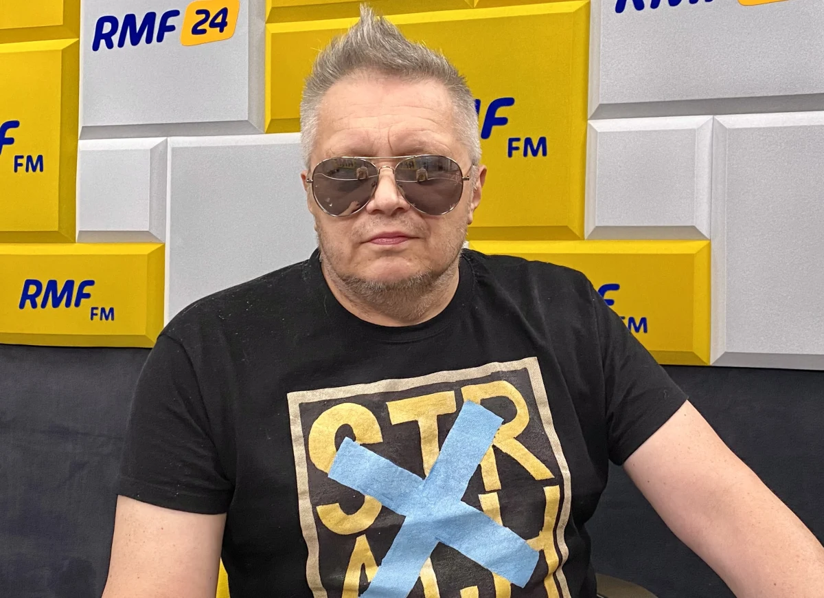 40 lat temu Muniek Staszczyk był uczniem klasy maturalnej w liceum w Częstochowie. "O stanie wojennym dowiedziałem się, będąc na dużym kacu" - wspomina. Dwa tygodnie po wystąpieniu Jaruzelskiego w telewizji powstał zespół T.Love Alternative.