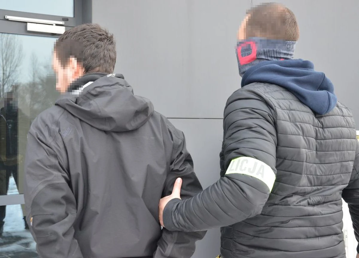 Policja zatrzymali w Gdańsku 25-letniego obywatela Norwegii. Mężczyzna wynajmował mieszkanie w  apartamentowcu w Śródmieściu. Zapomniał kodu do domofonu i chcąc dostać się do środka, skopał szklane drzwi wejściowe. Straty oszacowano na 3 tys. złotych. 