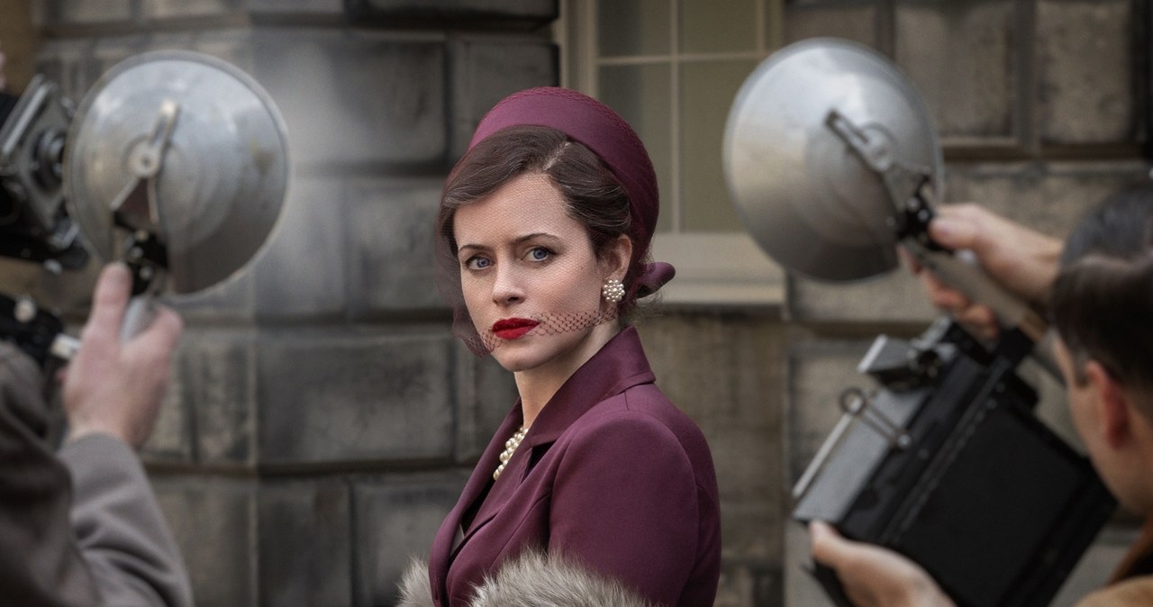 Claire Foy, odtwórczyni roli królowej Elżbiety II w dwóch pierwszych sezonach "The Crown", po raz kolejny wystąpiła w serialu, w którym wcieliła się w prawdziwą postać. Tym razem zagrała u boku Paula Bettany'ego w drugim sezonie produkcji "Skandal w angielskim stylu", w którym przypadła jej w udziale rola księżnej Argyll, Margaret Campbell.