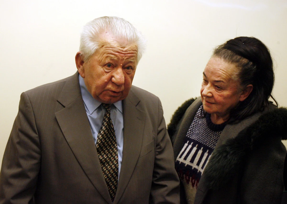 Antoni Gucwiński spocznie na cmentarzu Osobowickim we Wrocławiu. Wieloletni dyrektor wrocławskiego ogrodu zoologicznego i popularyzator przyrody zmarł w wieku 89 lat w zeszłym tygodniu. Z żoną Hanną Gucwińską prowadził znany program "Z kamerą wśród zwierząt".