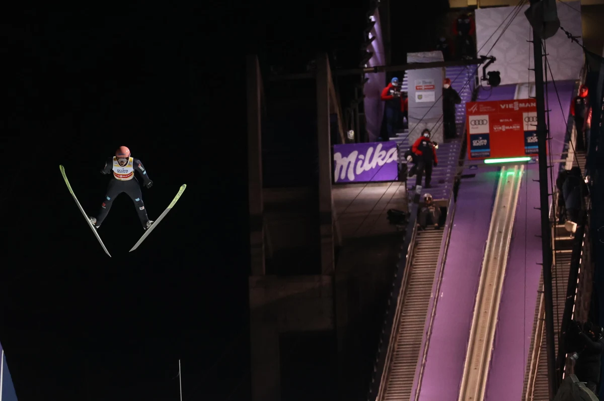 Wisła chce zorganizować konkursy Pucharu Świata w skokach narciarskich, które w dniach 21-23 stycznia miały się odbyć w Sapporo, ale zostały odwołane - poinformował Polski Związek Narciarski. Decyzja w tej sprawie ma zapaść do końca tygodnia.