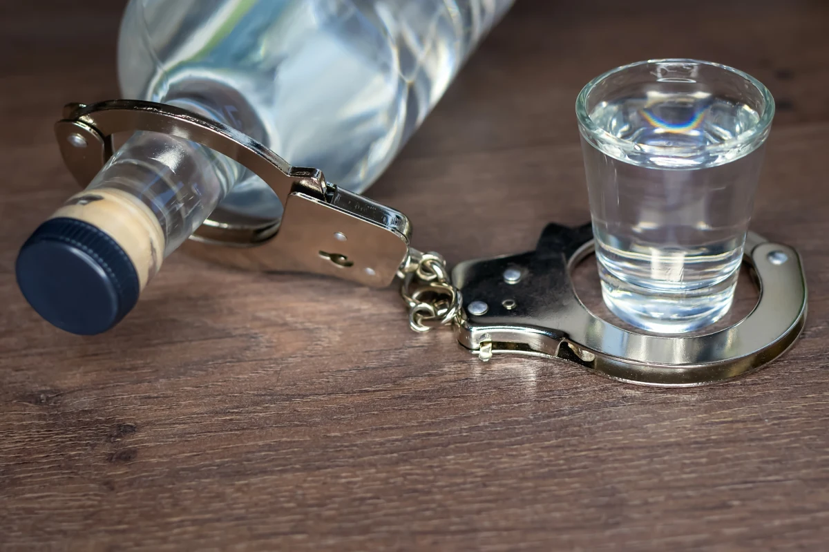 Wydalenie ze służby grozi dwóm policjantom z wielkopolskiego Koła, którzy w miniony weekend zostali przyłapani na służbie pod wpływem alkoholu. Jeden z oficerów - jak nieoficjalnie dowiedział się nasz reporter - miał 2,5 promila alkoholu w wydychanym powietrzu. 