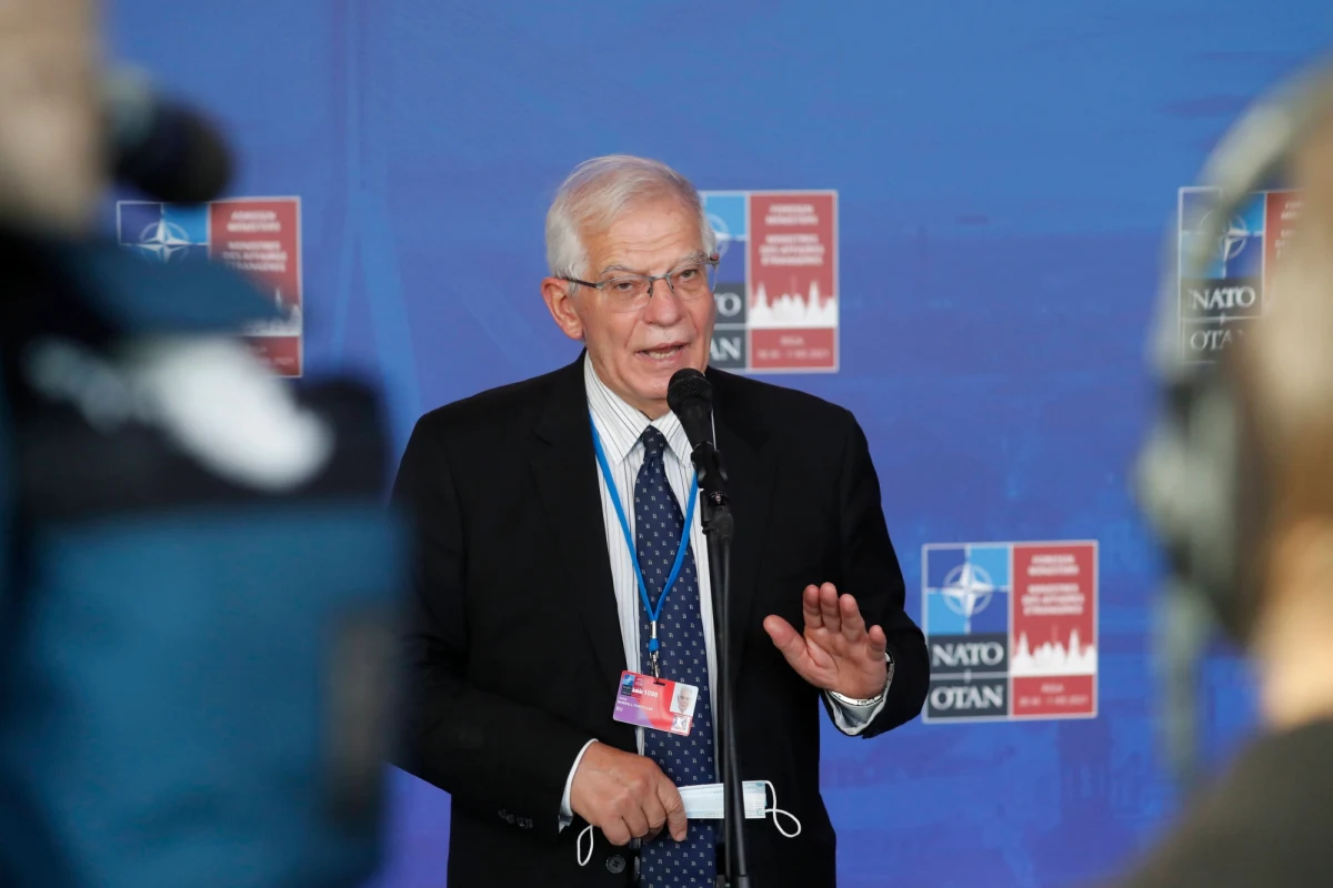 Na stole obrad szefów państw i rządów na szczycie Unii Europejskiej w czwartek znajdzie się przygotowana przez unijną dyplomację lista możliwych sankcji w odpowiedzi na każdy ewentualny scenariusz działań Rosji wobec Ukrainy. "Mamy scenariusze i do każdego z nich dopisana jest możliwa odpowiedz" – poinformował szef unijnej dyplomacji Josep Borrell. 