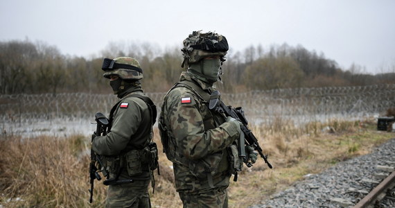 Minister obrony Czech Lubomir Metnar poinformował że czescy żołnierze, którzy mieli pomagać na polsko-białoruskiej granicy, do Polski teraz nie pojadą. Metnar powołał się na rozmowę z polskim ministrem obrony narodowej Mariuszem Błaszczakiem, który mówił, że sytuacja migracyjna w regionie się ustabilizowała.