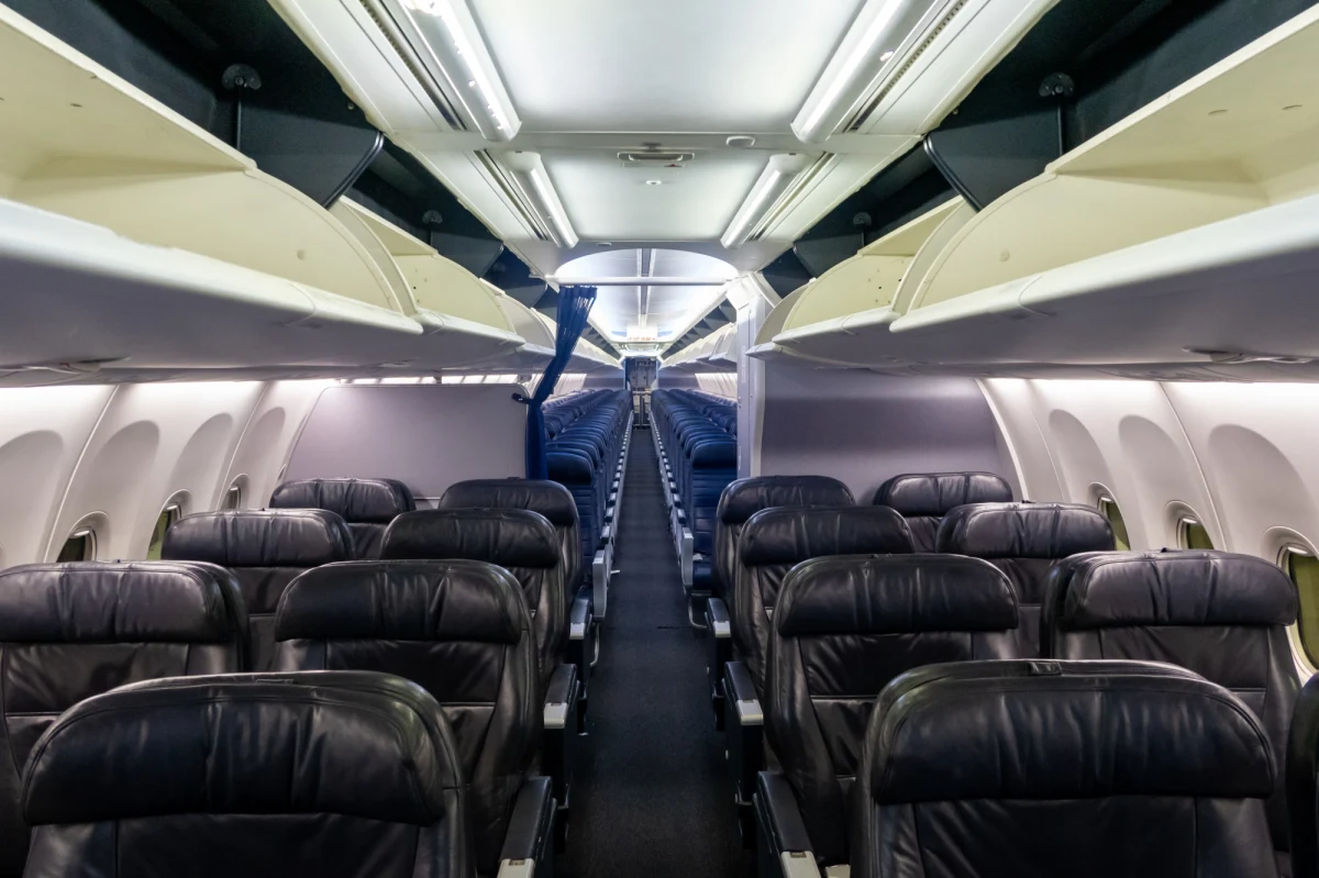 Chińskie służby sanitarne potwierdziły pierwszy przypadek zakażenia nowym wariantem koronawirusa Omikron w Chinach kontynentalnych. Państwowy dziennik "Global Times" podał, że zakażona osoba to obywatel z Polski, który przyleciał do miasta Tiencin z Warszawy. Dziennikarz RMF FM Mariusz Piekarski ustalił jednak, że kolejny test u Polki dał wynik negatywny. 