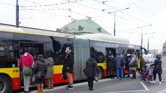 Bez limitów w transporcie zbiorowym. Rząd stawia na kontrole maseczek