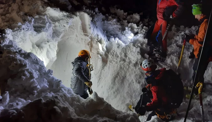 Lawina porwała dwóch skialpinistów. Na pomoc wezwano polskie TOPR