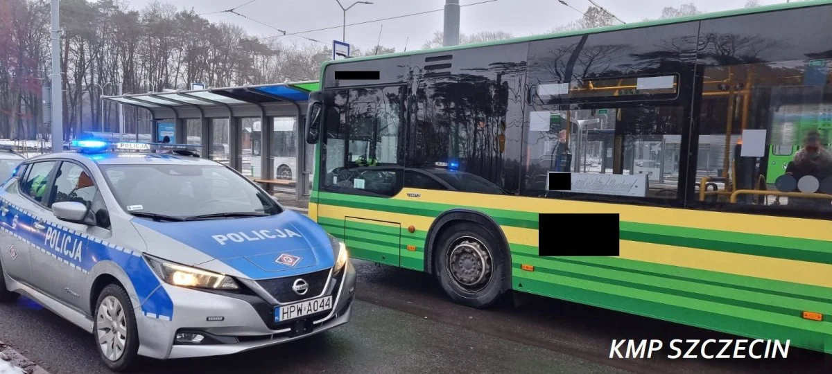 Pięć autobusów komunikacji miejskiej w Szczecinie straciło dowody rejestracyjne. To efekt kontroli, którą przeprowadzili policjanci ze szczecińskiej drogówki wspólnie z funkcjonariuszami Inspekcji Transportu Drogowego. W ramach akcji "Bezpieczny Transport Publiczny" skontrolowali ponad 60 pojazdów.