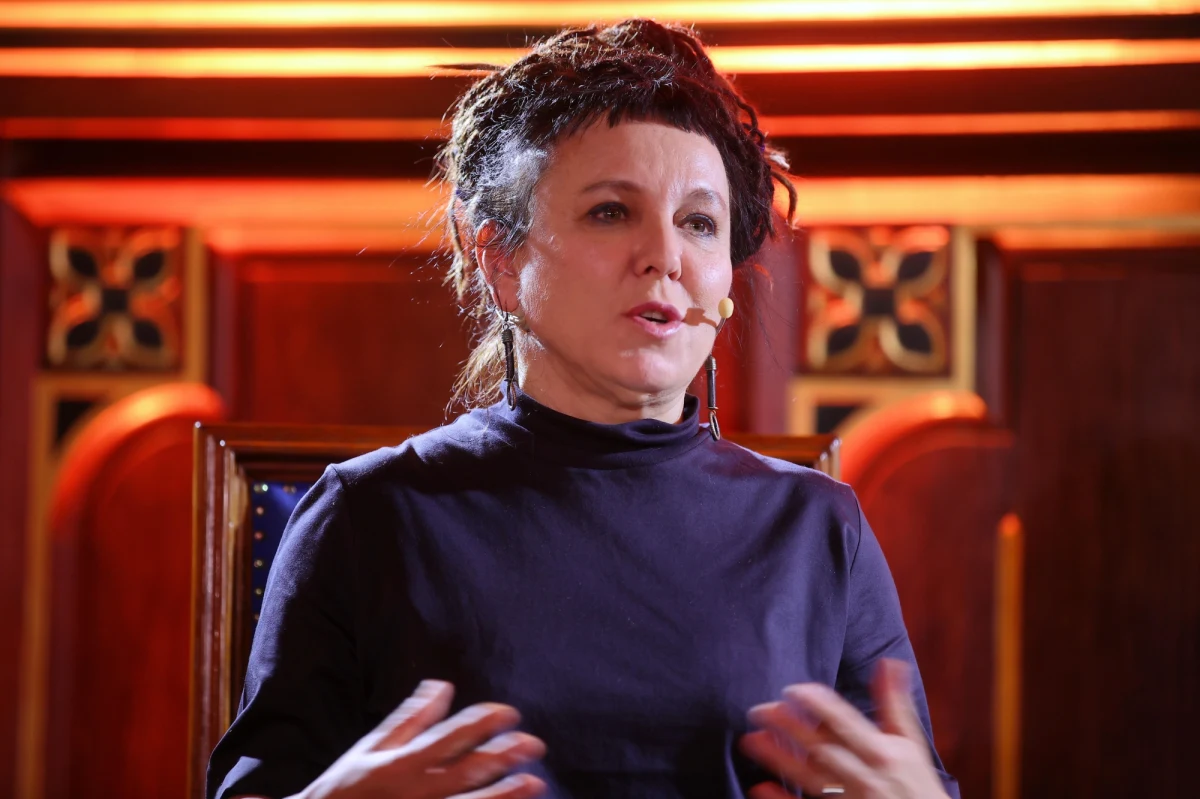 Fundacja Olgi Tokarczuk rozpoczyna przeprowadzkę do wrocławskiej willi Karpowiczów. W związku z tym zaplanowano kilka wydarzeń. Z powodu trwającej epidemii koronawirusa będą w formie online. Można liczyć między innymi na spotkanie z samą noblistką i wybitnym austriackim pisarzem Martinem Pollackiem, które odbędzie się już jutro godzinie 19.