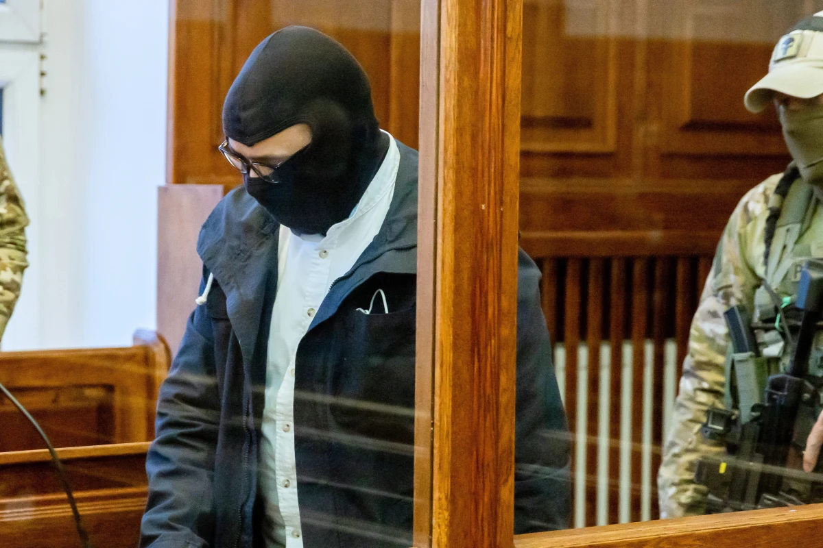 Przed Sądem Okręgowym w Koszalinie we wtorek rozpoczął się proces czworga oskarżonych w związku z pożarem w escape roomie, w którym zginęło pięć 15-latek. Miłosz S., organizator escape roomu "To Nie Pokój", nie przyznał się do popełnienia zarzucanych mu czynów. W środę będzie kontynuował odczytywanie swojego oświadczenia.