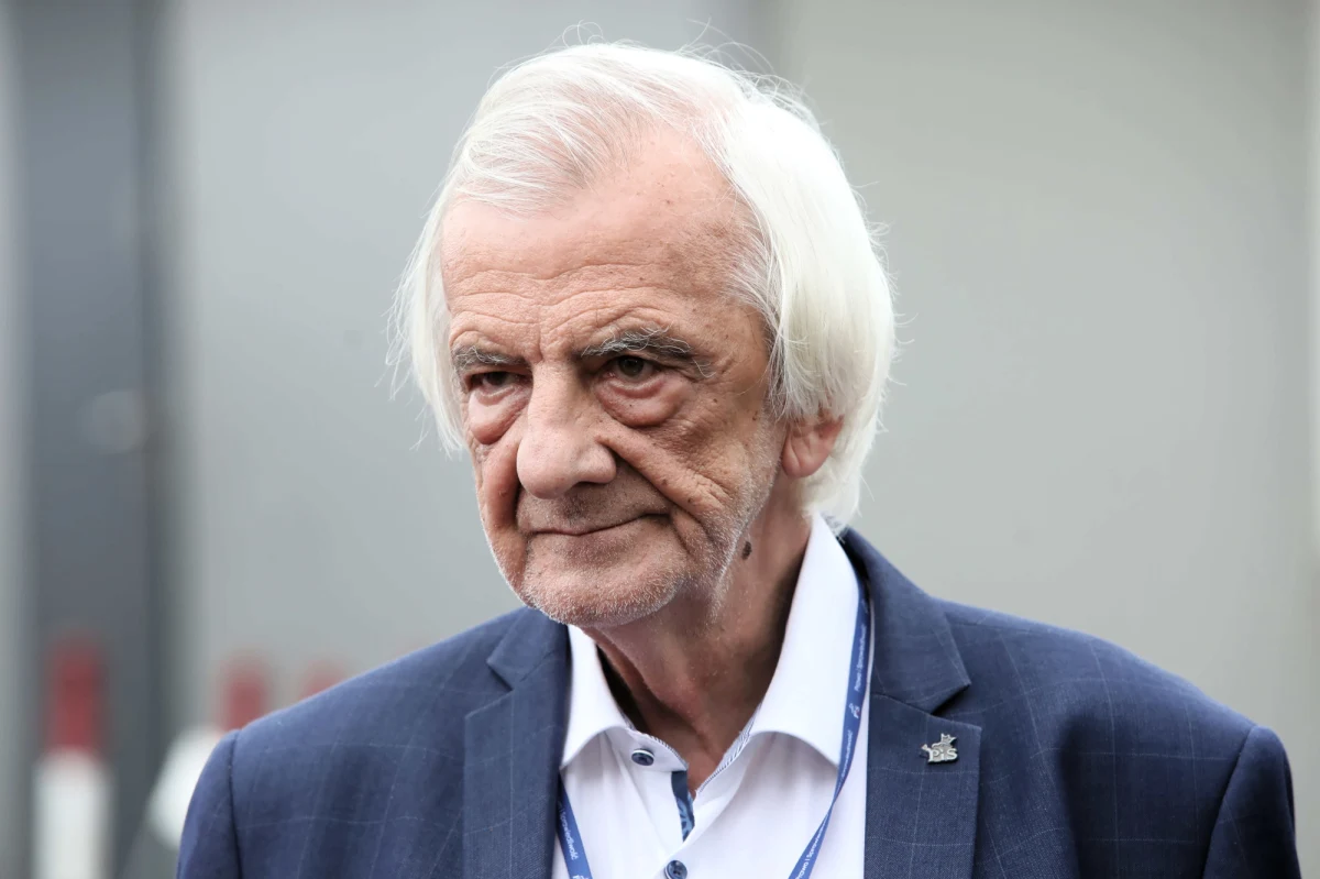 Sejmowa komisja etyki ukarała szefa klubu PiS Ryszarda Terleckiego za nazwanie kobiety w galerii handlowej w Krakowie kretynką - poinformowała wiceprzewodnicząca komisji Monika Falej z Lewicy. Kara wymierzona wicemarszałkowi Sejmu to... zwrócenie uwagi.