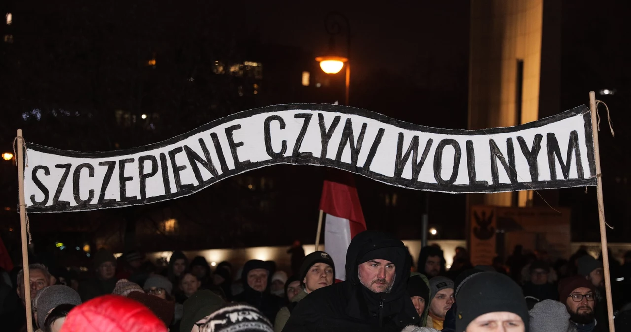 Transparent pojawił się podczas demonstracji Konfederacji przeciw segregacji sanitarnej